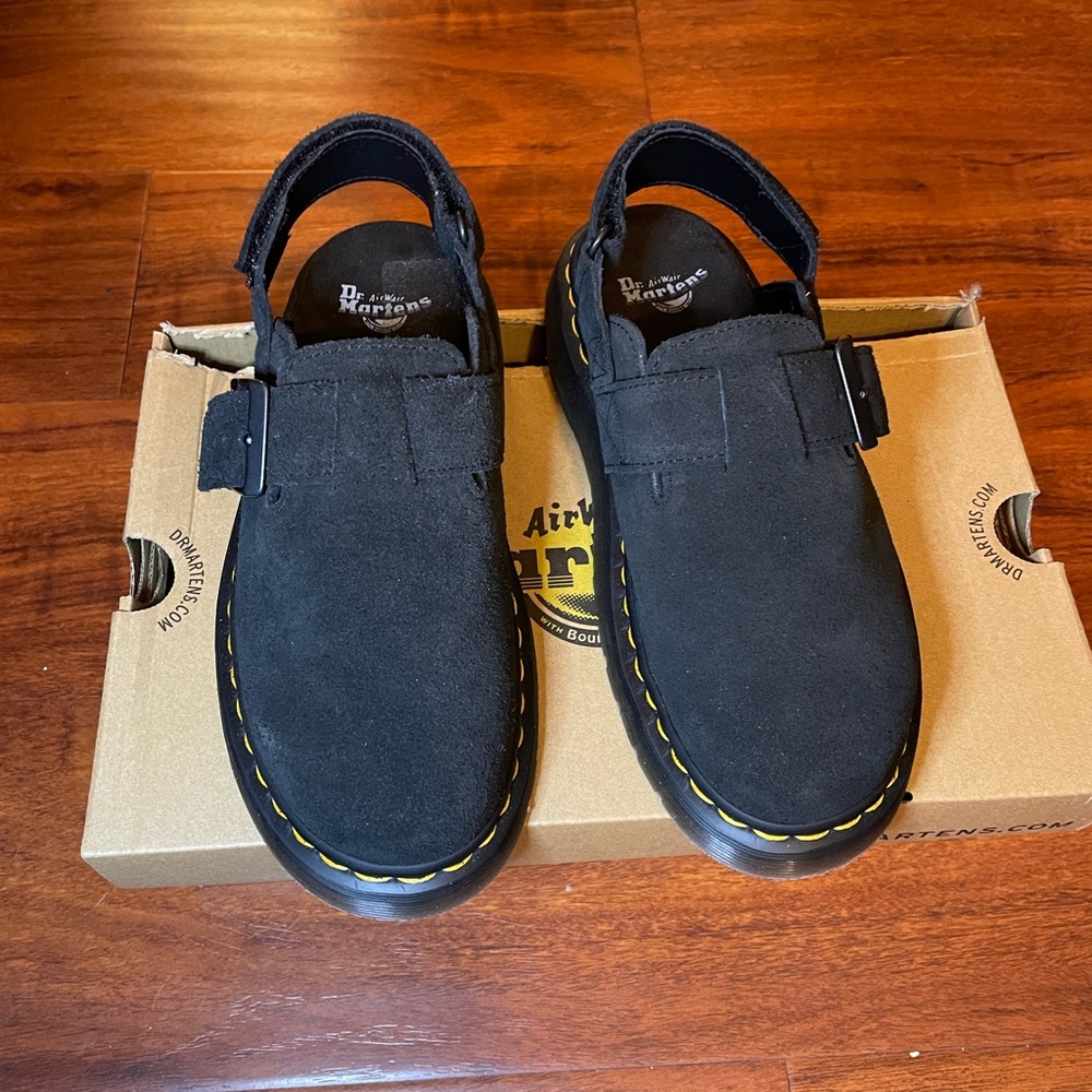 Dr. Martens Jorge II clogs/ size 6